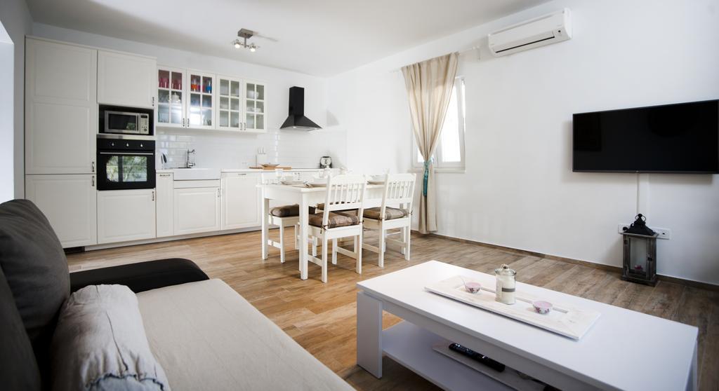 Apartments Villa Laguna With Pool Ražanj Zimmer foto